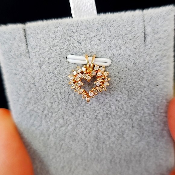 Jewelry - 14k gold and diamond heart pendant